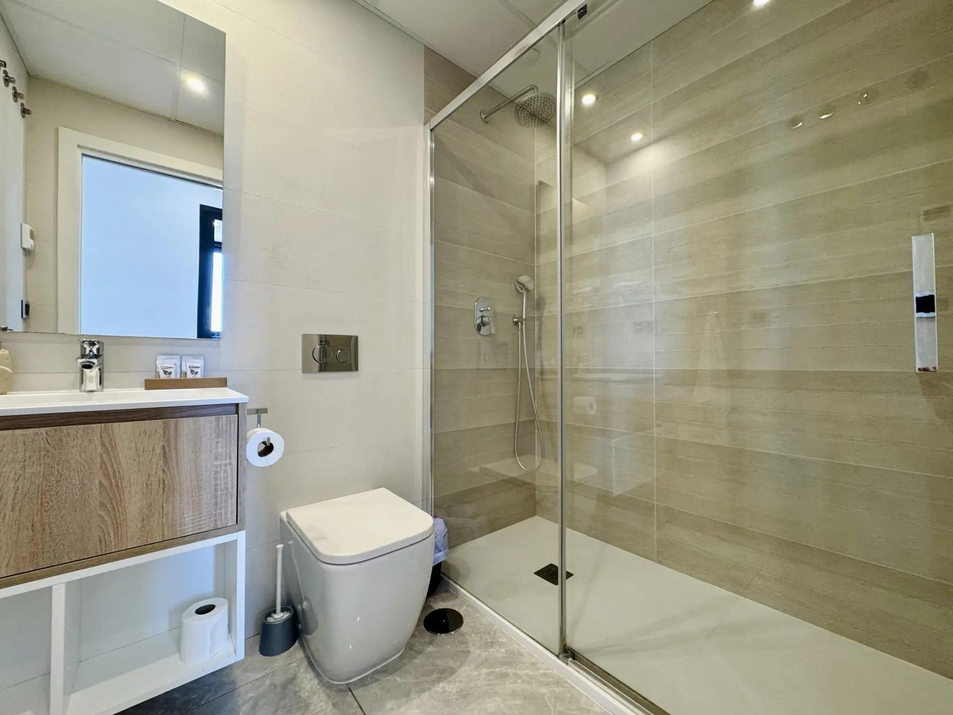 Apartamento en Benidorm, Alicante, España 3 dormitorios, 160 m2 No. 189055