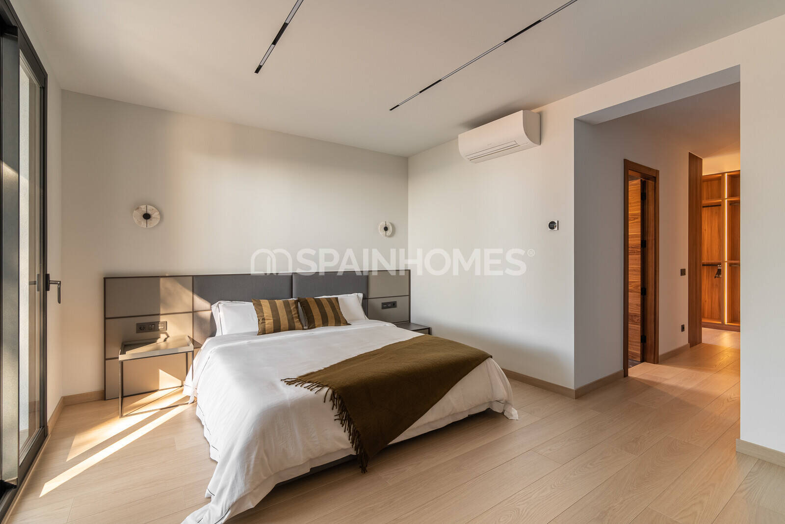 Villa in Castelldefels, Barcelona, Spain 5 bedrooms, 264 sq.m. No. 164709