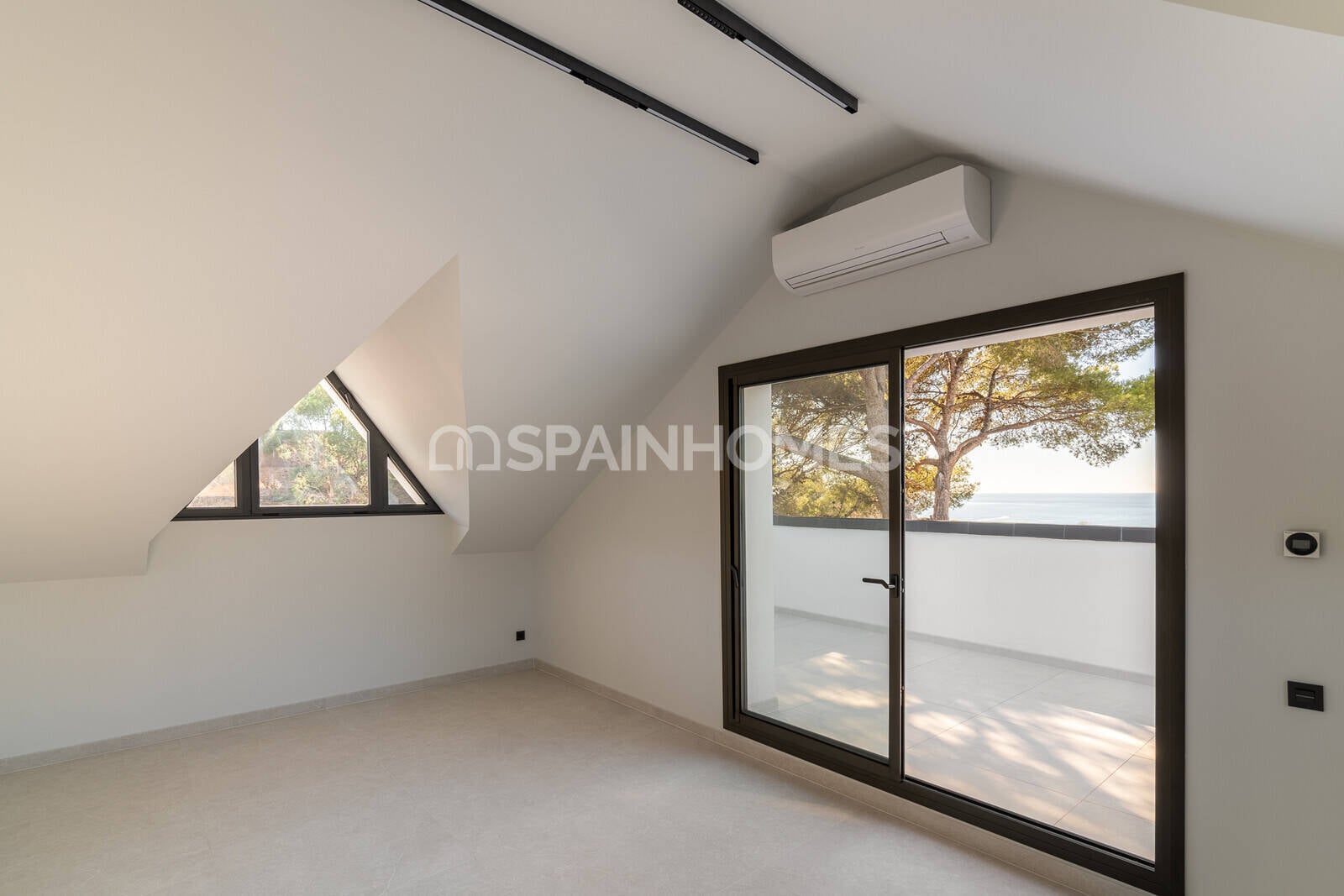 Villa in Castelldefels, Barcelona, Spain 5 bedrooms, 264 sq.m. No. 164709