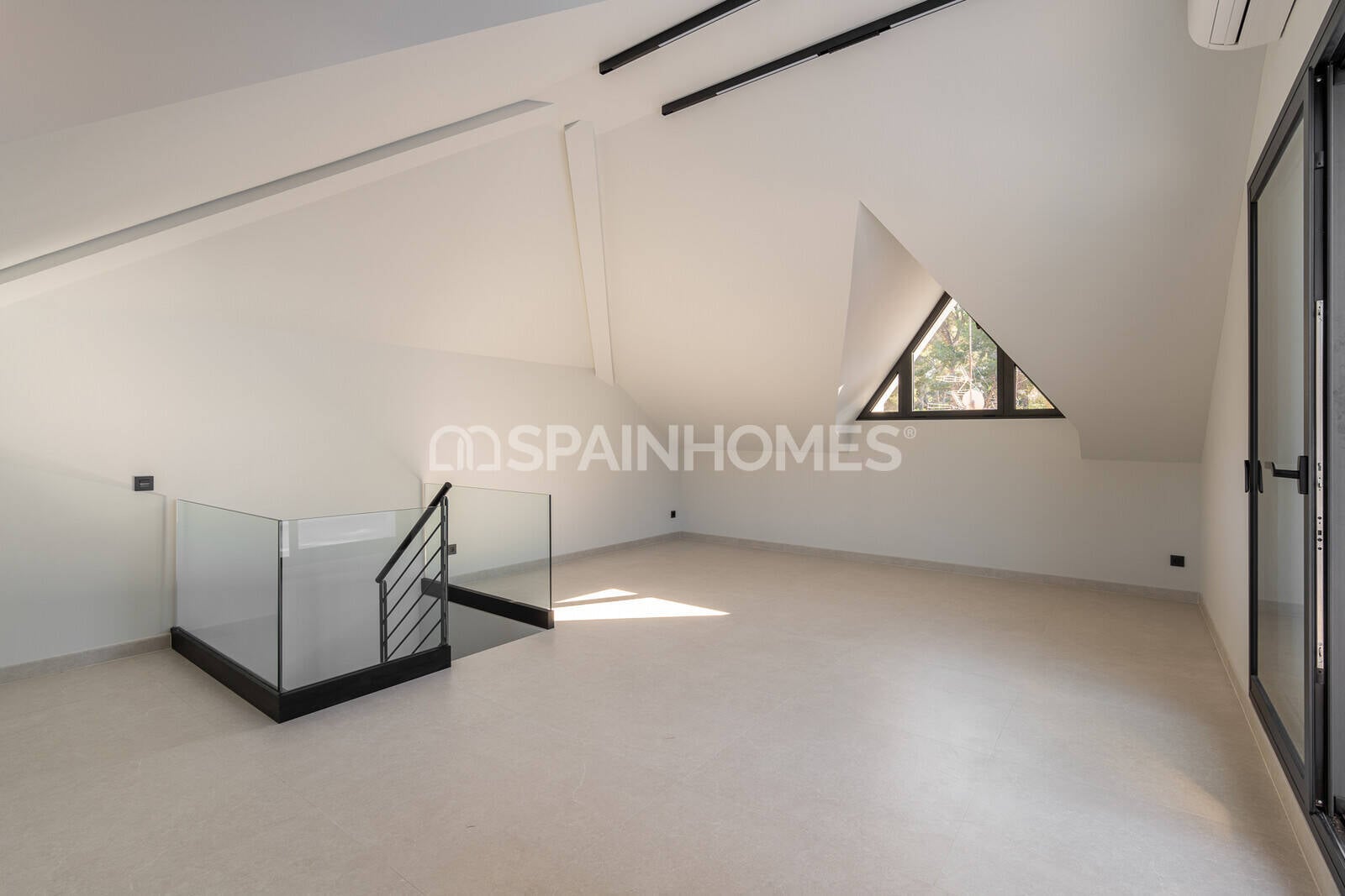 Villa in Castelldefels, Barcelona, Spain 5 bedrooms, 264 sq.m. No. 164709