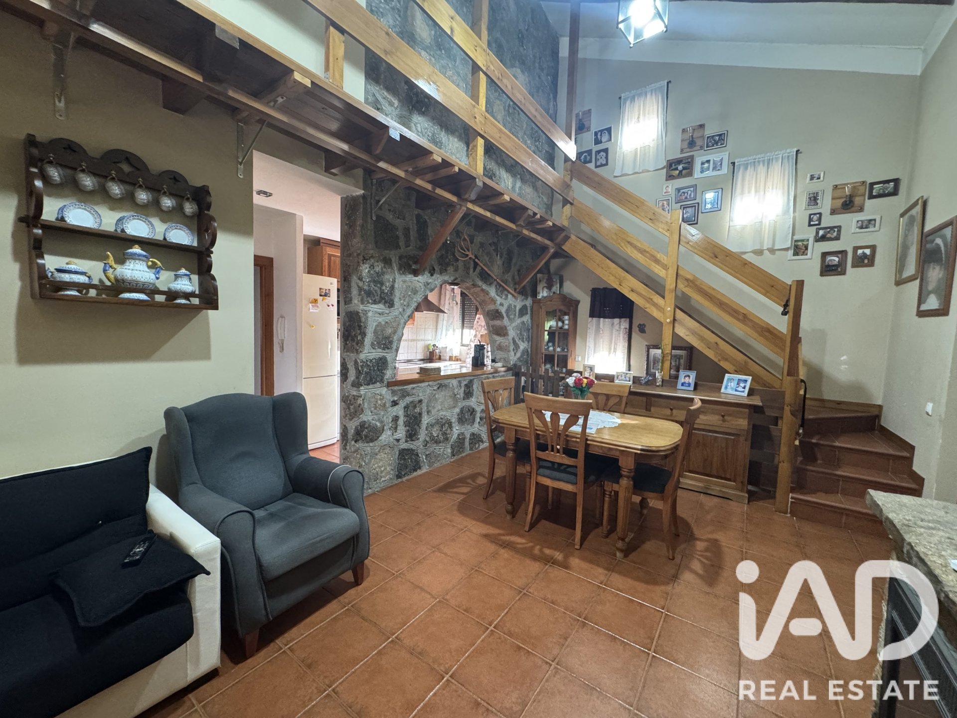 House in Almorox, Toledo, Spain 3 bedrooms, 307 sq.m. No. 188172