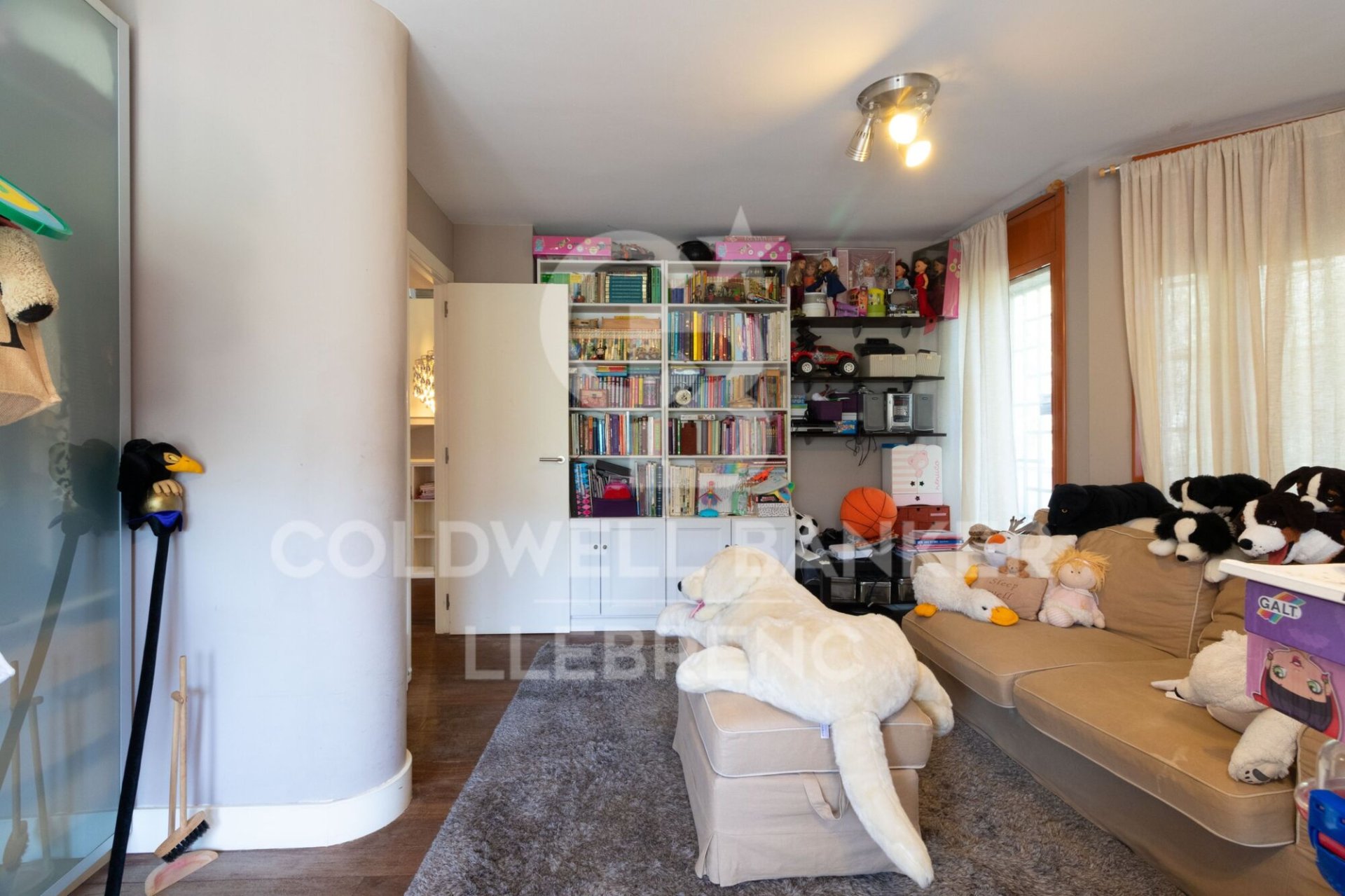 Talo Barcelona, Espanja 5 makuuhuonetta, 447 m2 No. 160174