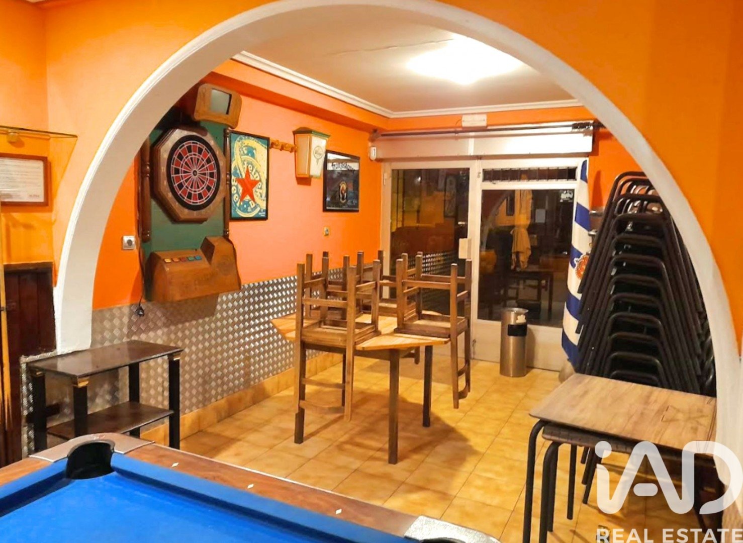 Commercial property in Donostia-San Sebastian, Gipuzkoa, Spain 99 sq.m. No. 188422