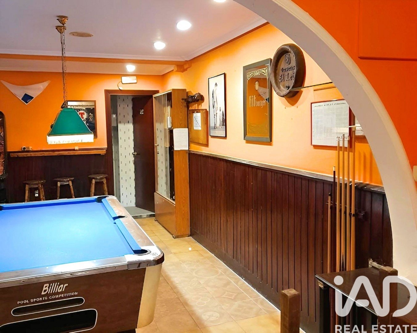 Commercial property in Donostia-San Sebastian, Gipuzkoa, Spain 99 sq.m. No. 188422