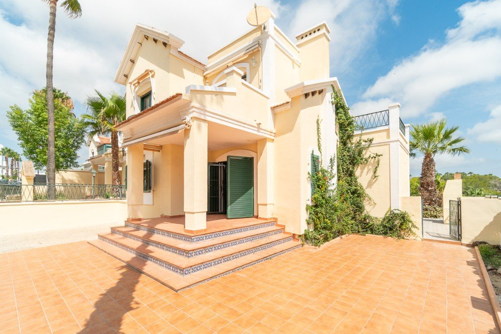 Villa in Alicante, Spain 3 bedrooms, 125 sq.m. No. 145388