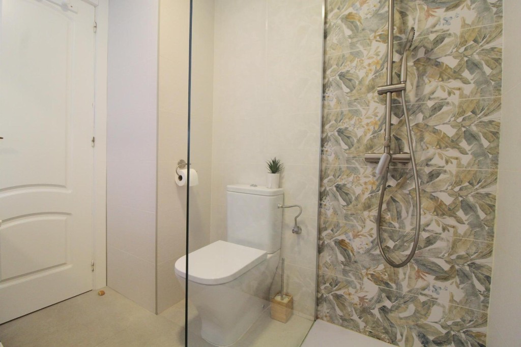 Apartment in Torrevieja, Alicante, Spain 3 bedrooms, 84 sq.m. No. 145389