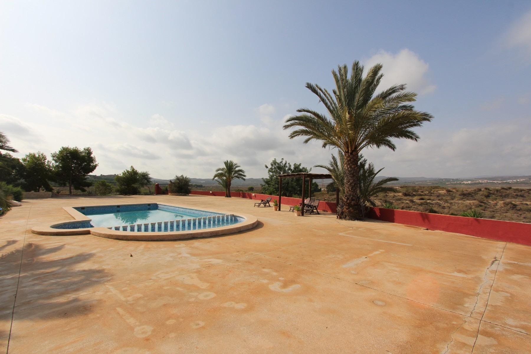 Huvila San Miguel de Salinas, Alicante, Espanja 4 makuuhuonetta,  No. 80190