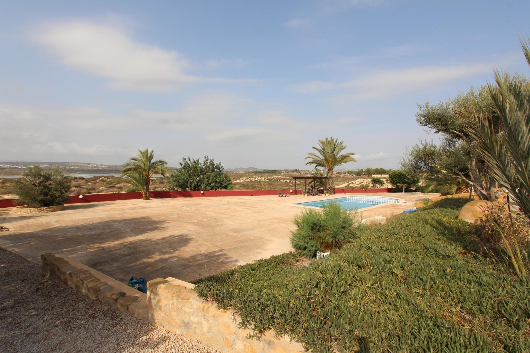 Huvila San Miguel de Salinas, Alicante, Espanja 4 makuuhuonetta,  No. 80190