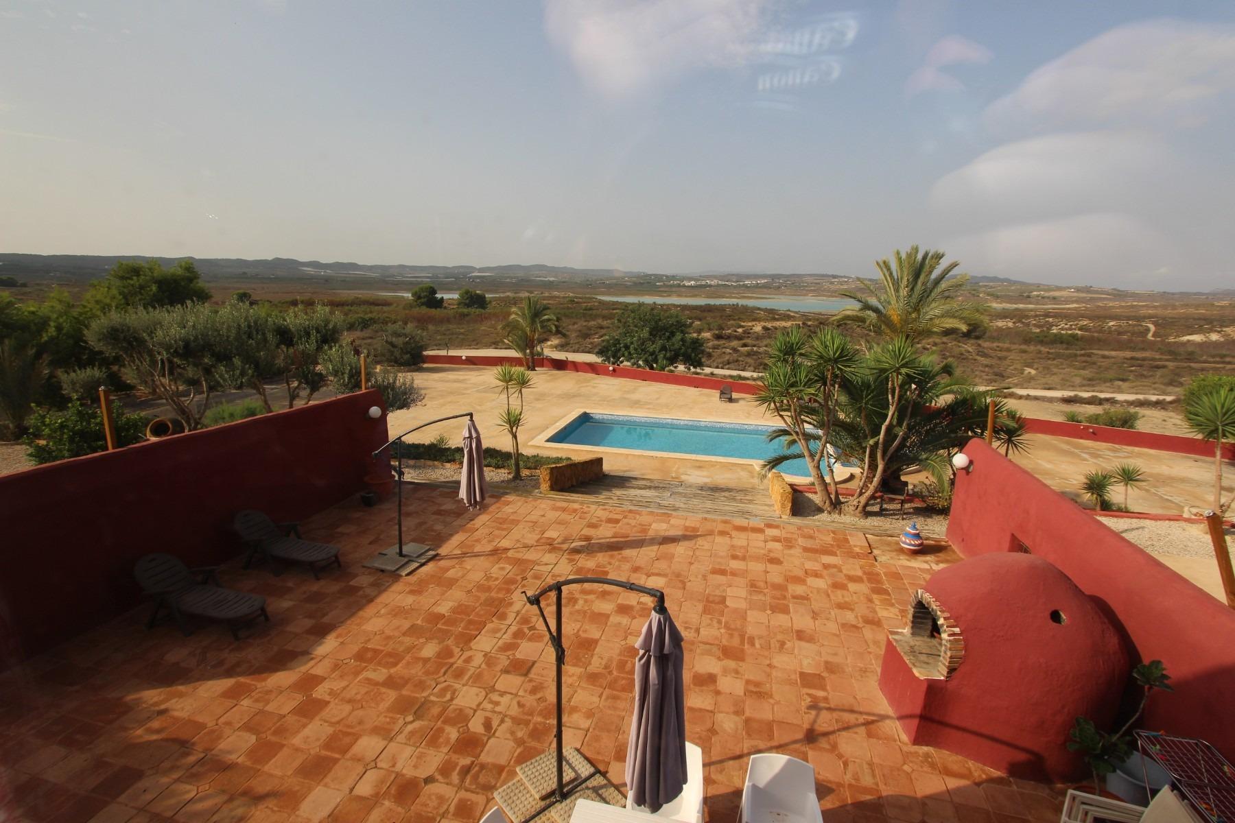Huvila San Miguel de Salinas, Alicante, Espanja 4 makuuhuonetta,  No. 80190