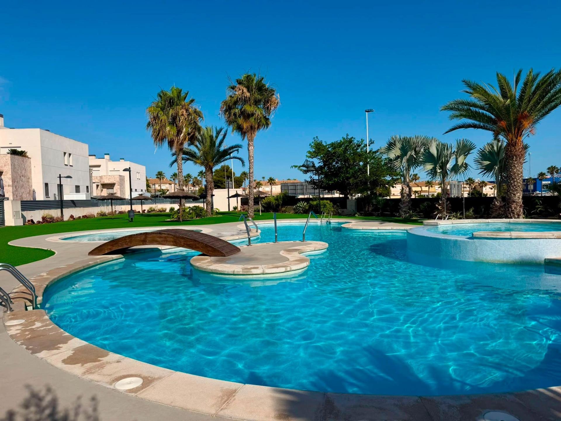 Parcela en Torrevieja, Alicante, España 2 dormitorios, 81 m2 No. 194189