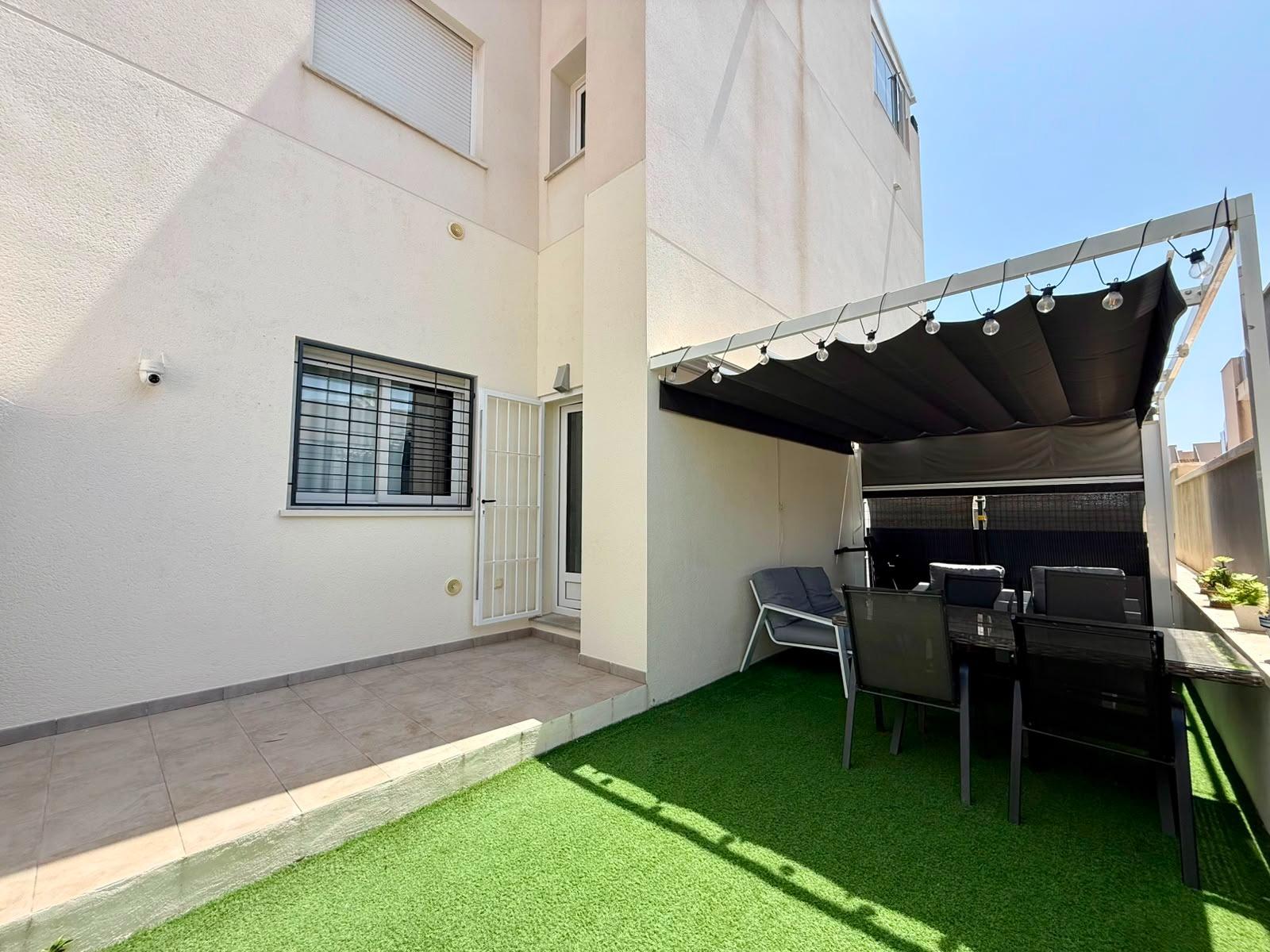 Parcela en Torrevieja, Alicante, España 2 dormitorios, 81 m2 No. 194189