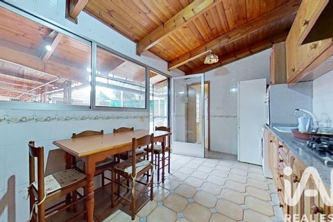 Сasa en Castellón de la Plana, Castellón, España 3 dormitorios, 120 m2 No. 185061