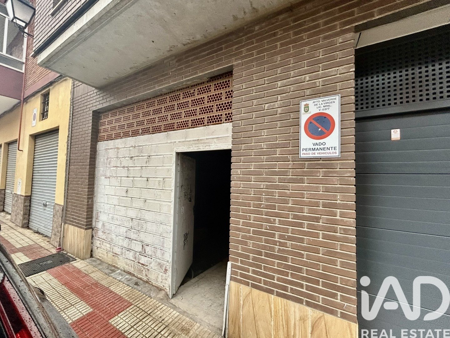 Commercial property à La Virgen del Camino, Leon, Espagne 131 m2 No. 185056