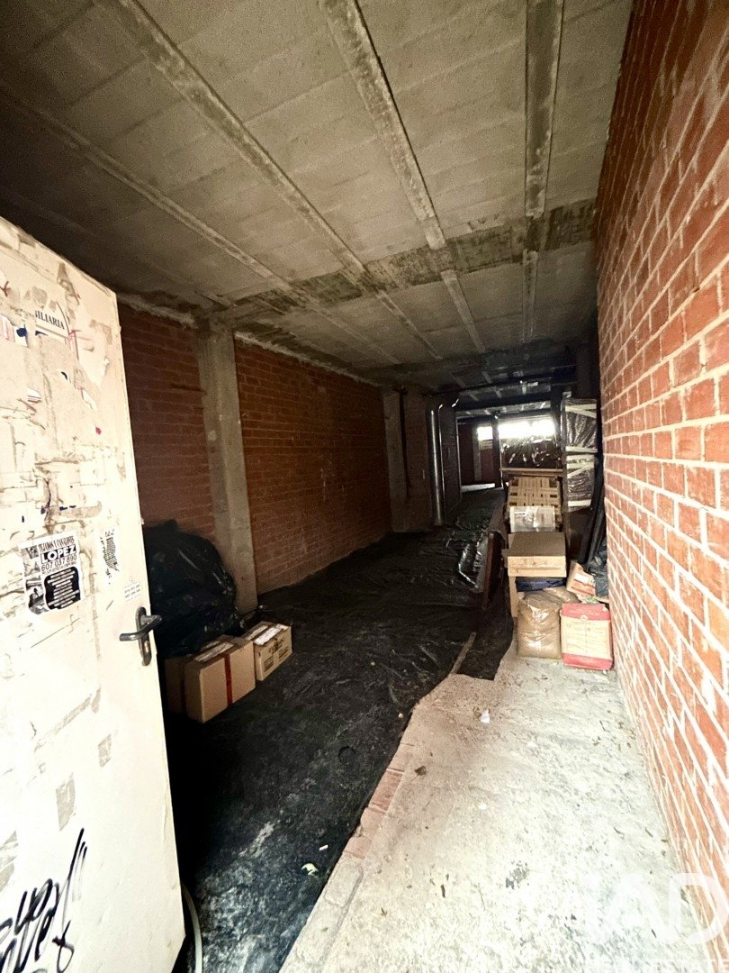 Commercial property à La Virgen del Camino, Leon, Espagne 131 m2 No. 185056