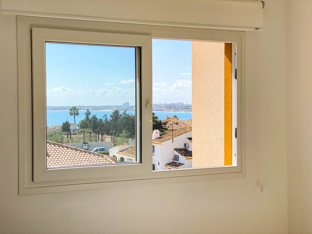 Appartamento a Punta Prima, Alicante, Spagna 3 camere da letto, 109 mq. N° 144821