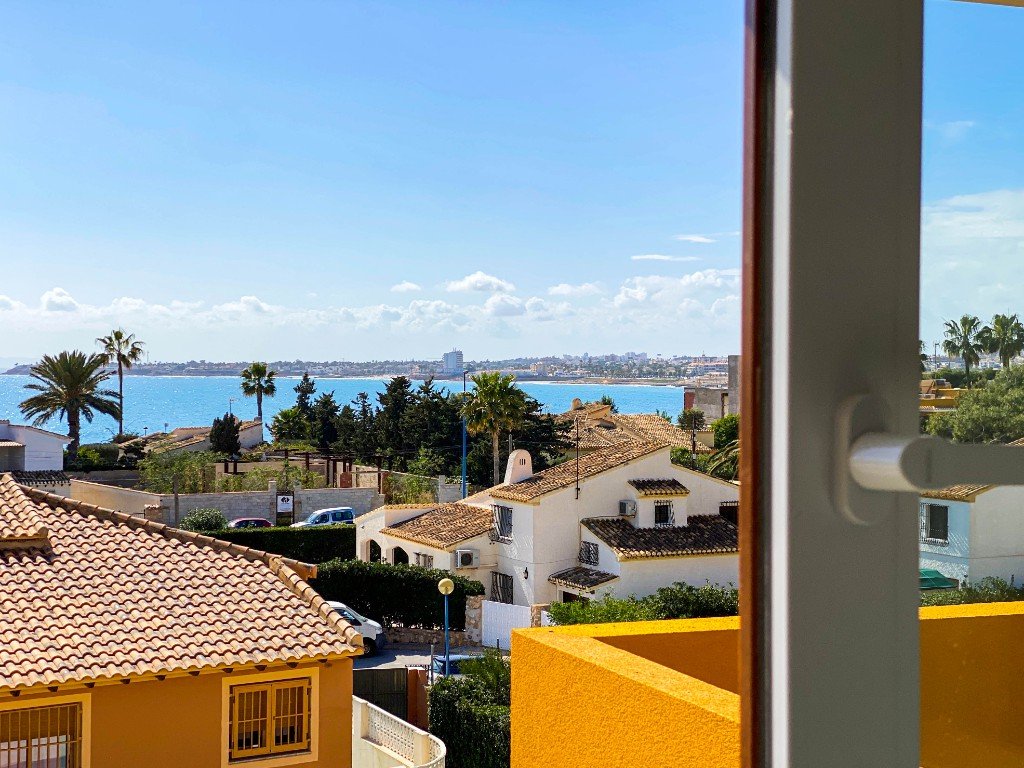 Appartamento a Punta Prima, Alicante, Spagna 3 camere da letto, 109 mq. N° 144821