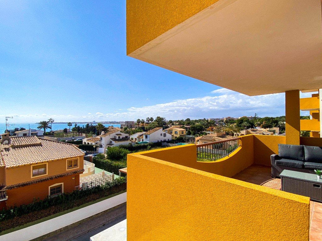 Appartamento a Punta Prima, Alicante, Spagna 3 camere da letto, 109 mq. N° 144821