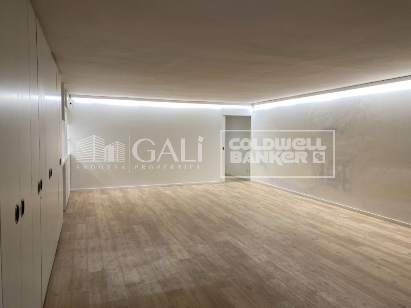 Kontor i Principado De Andorra (Ninguna Poblacion Tiene C.P.), Lleida, Spanien 100 kvm. Nr. 157505