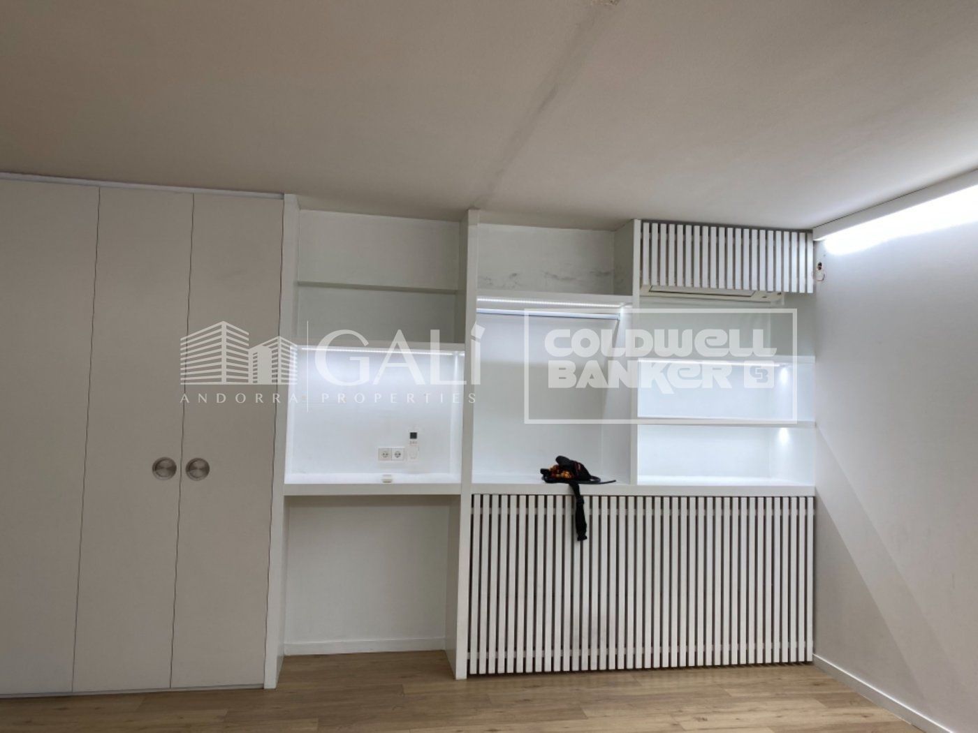 Kontor i Principado De Andorra (Ninguna Poblacion Tiene C.P.), Lleida, Spanien 100 kvm. Nr. 157505