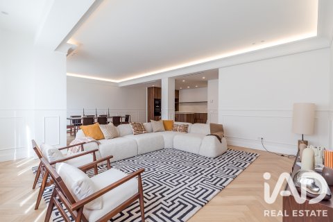 Apartment in Madrid, Spain 3 bedrooms, 217 sq.m. No. 188077