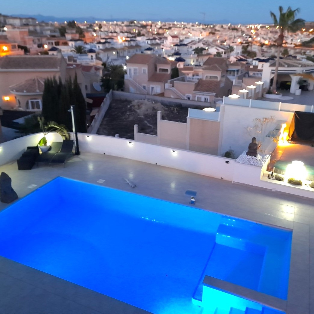 Villa a Ciudad Quesada, Alicante, Spagna 4 camere da letto, 260 mq. N° 192301