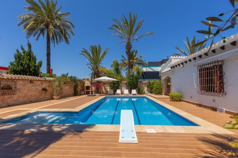 Villa a Orihuela, Alicante, Spagna 4 camere da letto, 168 mq. N° 148977