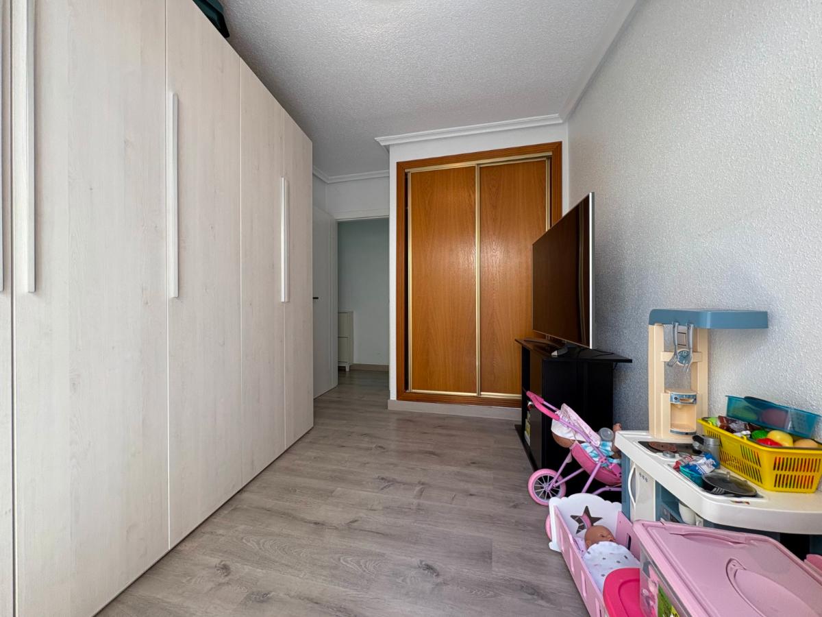 Lägenhet i Torrevieja, Alicante, Spanien 4 sovrum, 115 kvm. Nr. 148972