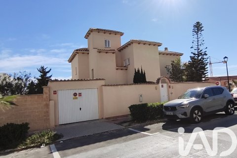 Apartament w Torrevieja, Alicante, Hiszpania 4 sypialnie, 274 mkw. nr 172408