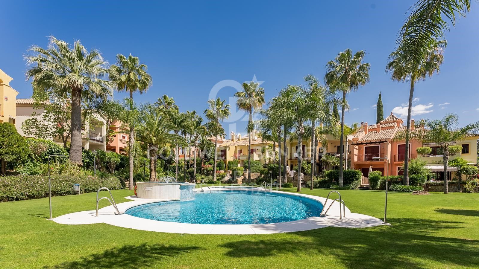 Hus i Marbella, Malaga, Spanien 4 sovrum, 238 kvm. Nr. 158199