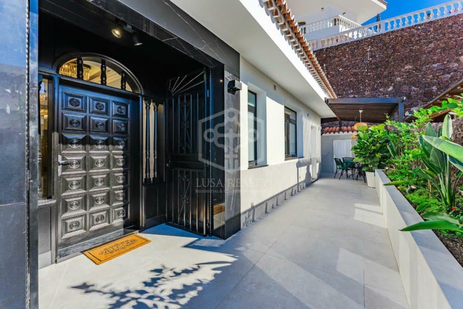 Huvila Adeje, Tenerife, Espanja 4 makuuhuonetta, 435 m2 No. 147619