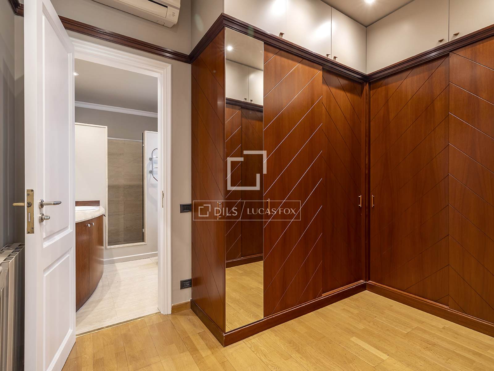 Apartment à Barcelona, Espagne 4 chambres, 200 m2 No. 192846