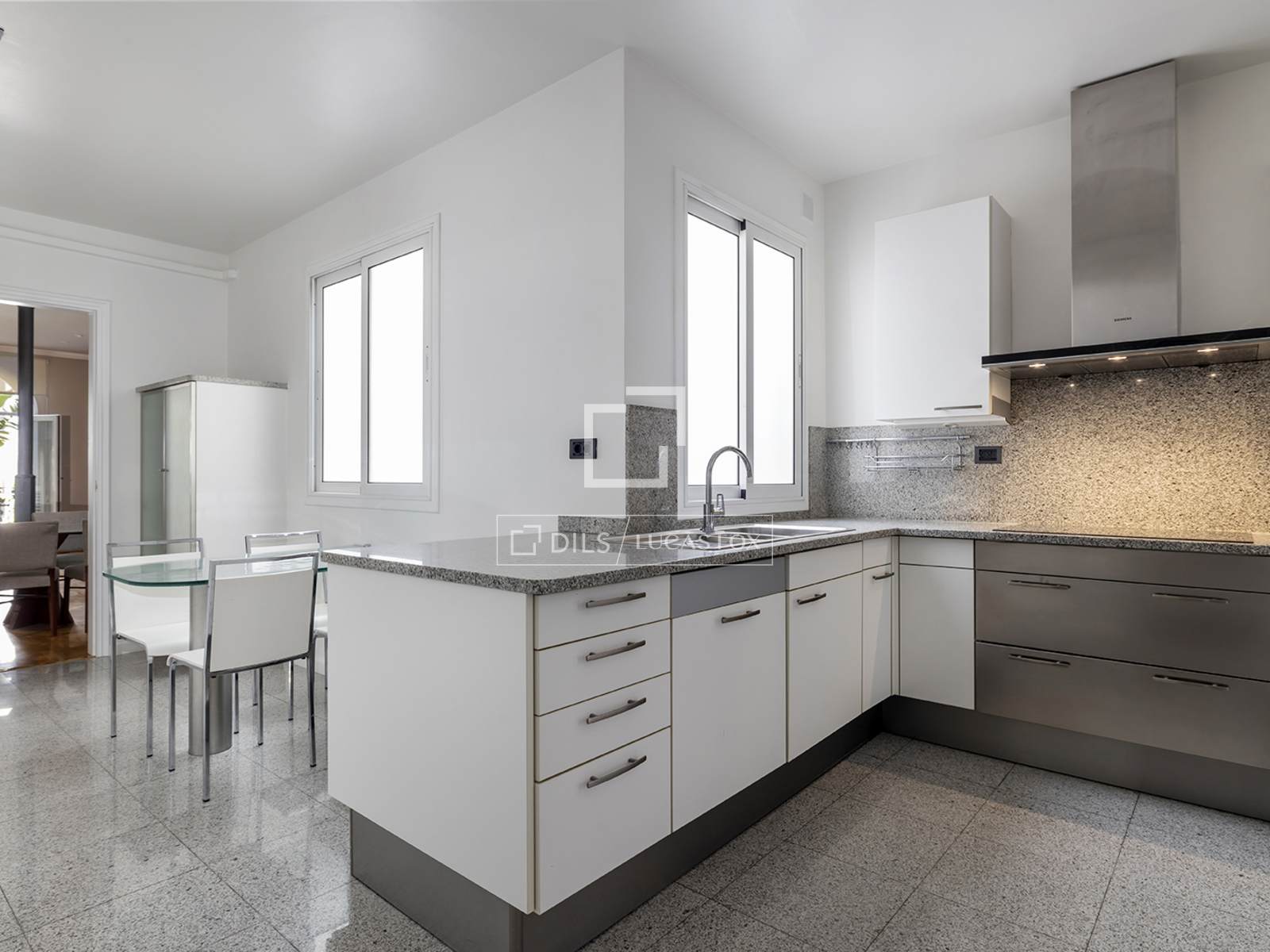 Apartment à Barcelona, Espagne 4 chambres, 200 m2 No. 192846