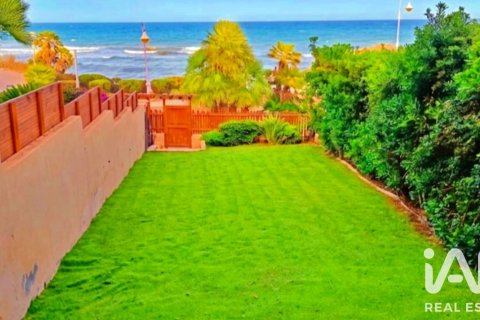 Rindu māja El Campello, Alicante, Spānijā 4 istabas, 161.88 m2 Nr. 187757