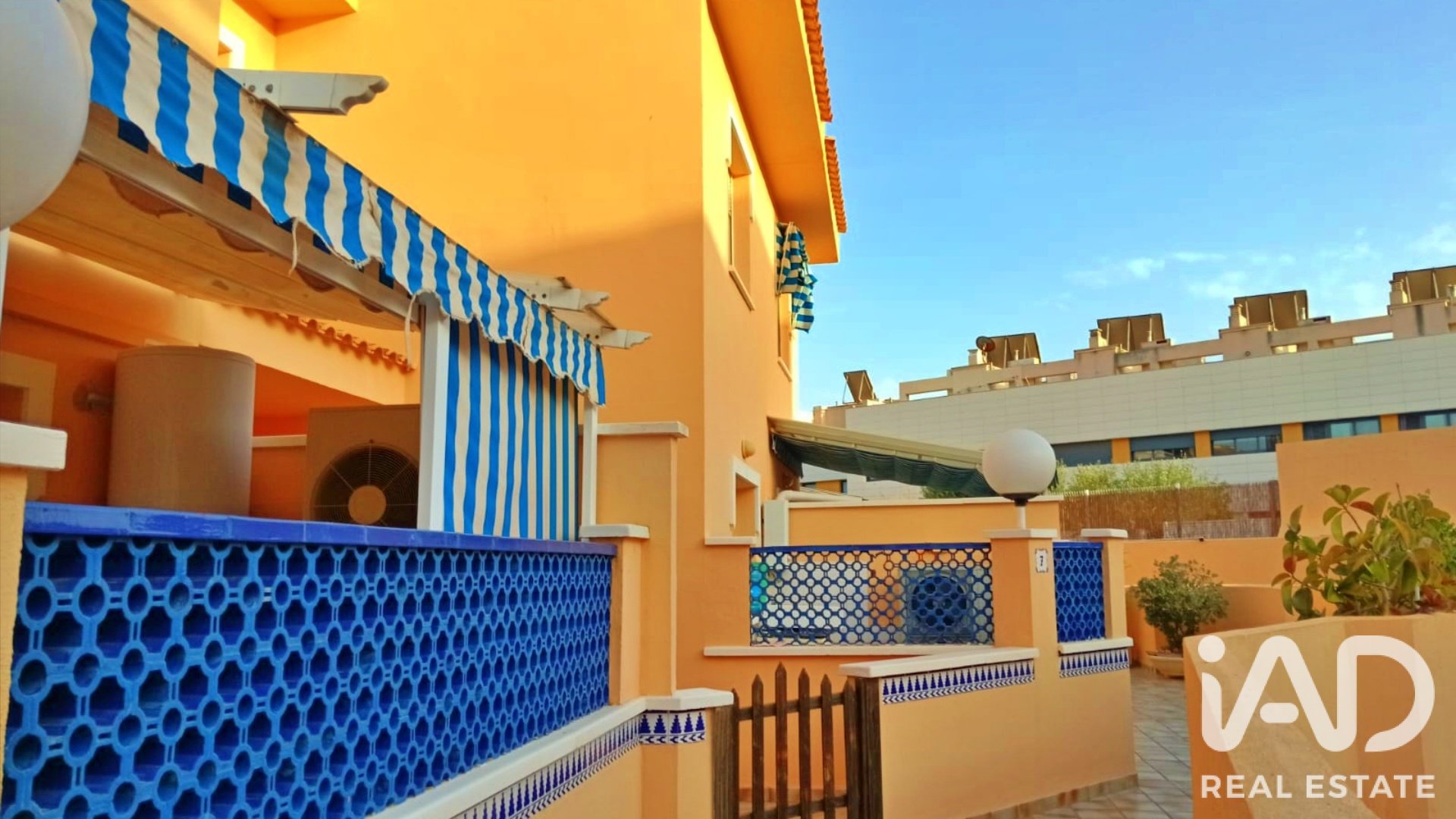 Rindu māja El Campello, Alicante, Spānijā 4 istabas, 161.88 m2 Nr. 187757