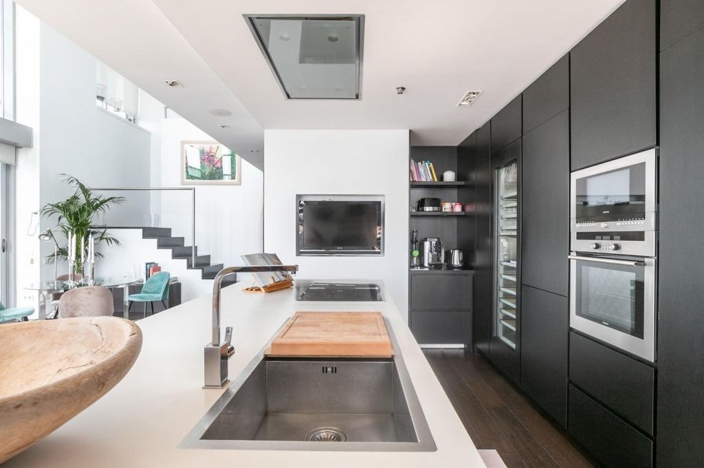 Apartment in Barcelona, Spain 4 bedrooms, 160 sq.m. No. 141007