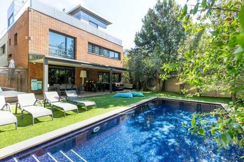 House in Barcelona, Spain 5 bedrooms,  No. 141008