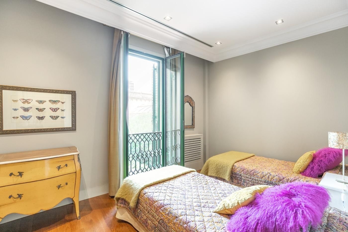 Huoneisto Barcelona, Espanja 4 makuuhuonetta, 220 m2 No. 141006