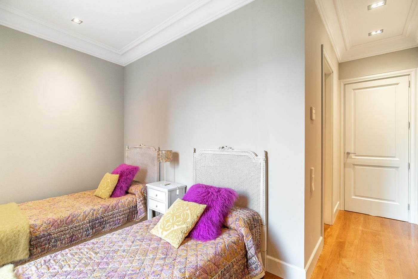 Huoneisto Barcelona, Espanja 4 makuuhuonetta, 220 m2 No. 141006