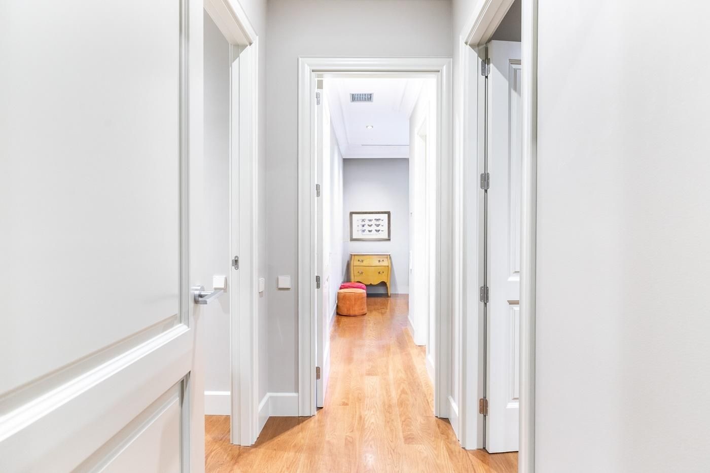 Huoneisto Barcelona, Espanja 4 makuuhuonetta, 220 m2 No. 141006