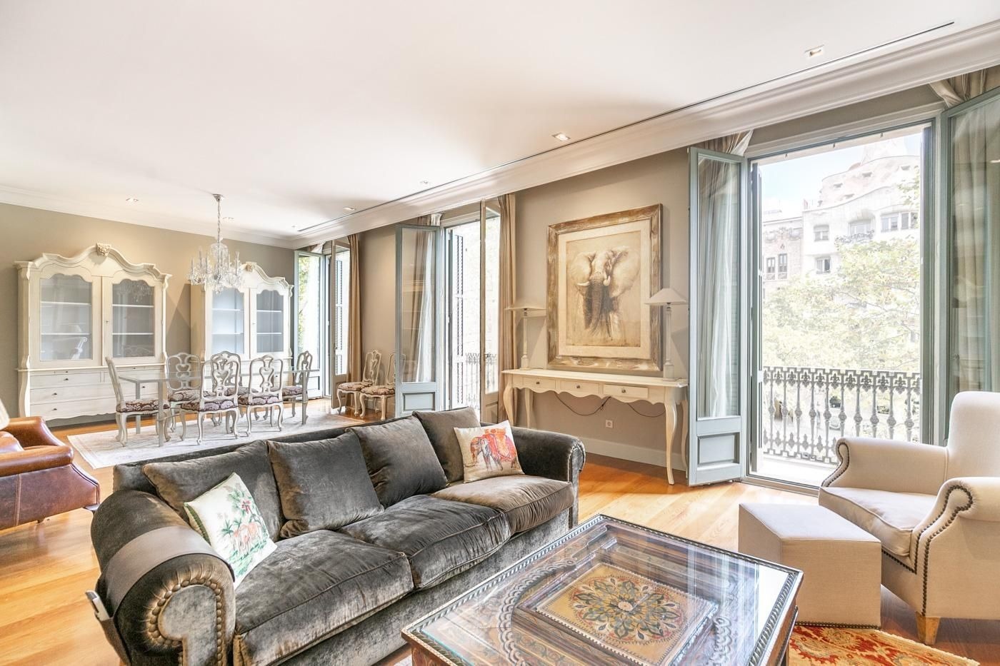 Huoneisto Barcelona, Espanja 4 makuuhuonetta, 220 m2 No. 141006