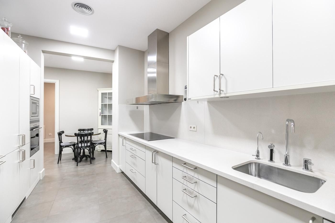 Huoneisto Barcelona, Espanja 4 makuuhuonetta, 220 m2 No. 141006