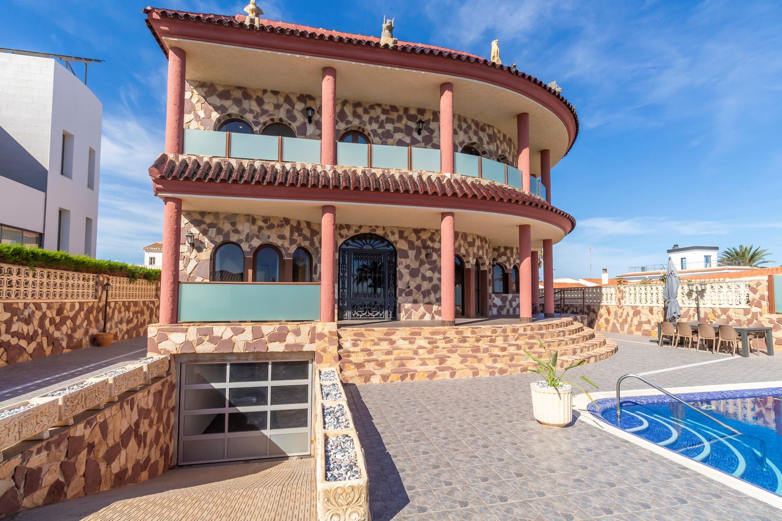 Huvila La Zenia, Alicante, Espanja 624 m2 No. 190779