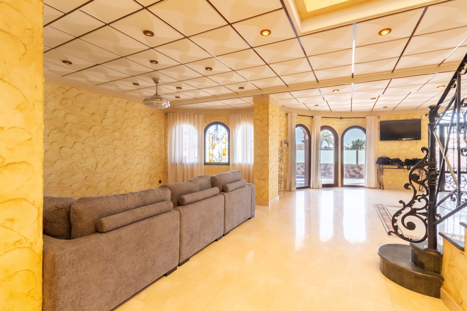 Huvila La Zenia, Alicante, Espanja 624 m2 No. 190779