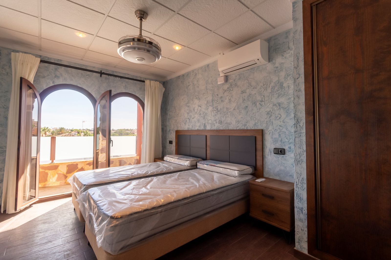 Huvila La Zenia, Alicante, Espanja 624 m2 No. 190779