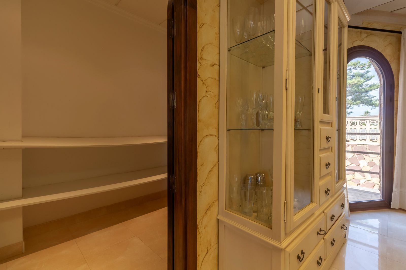 Huvila La Zenia, Alicante, Espanja 624 m2 No. 190779