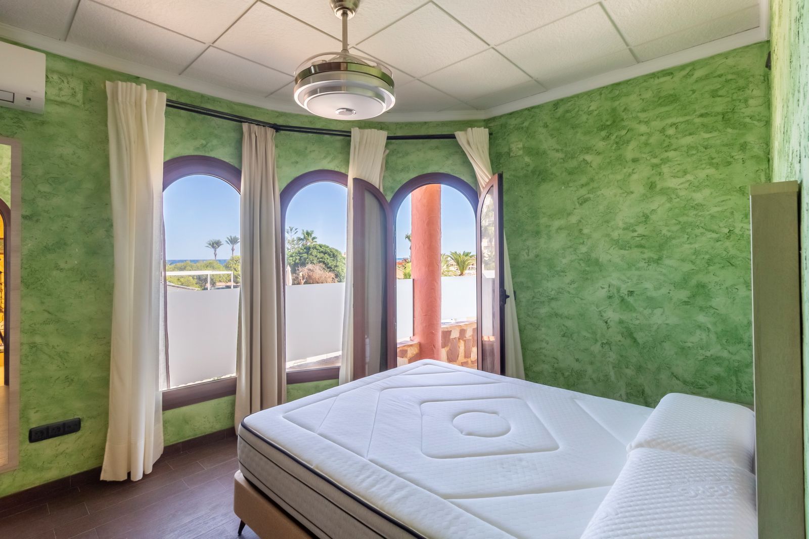 Huvila La Zenia, Alicante, Espanja 624 m2 No. 190779
