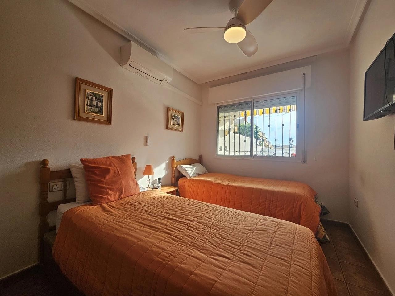 Villa à La Zenia, Alicante, Espagne 3 chambres,  No. 196348