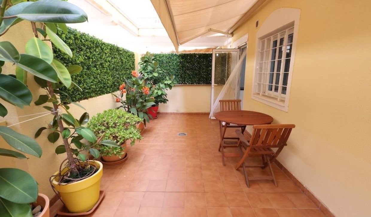 Appartamento a Dehesa De Campoamor, Alicante, Spagna 3 camere da letto, 101 mq. N° 196346