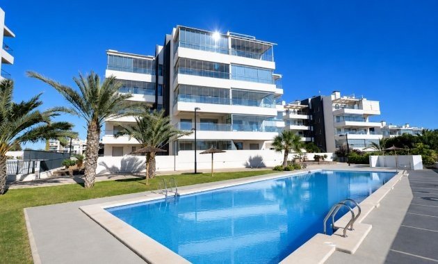 Appartamento a Dehesa De Campoamor, Alicante, Spagna 3 camere da letto, 101 mq. N° 196346