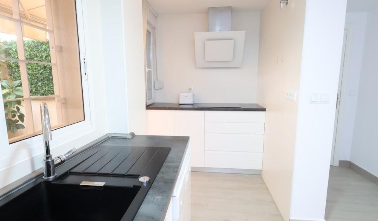 Appartamento a Dehesa De Campoamor, Alicante, Spagna 3 camere da letto, 101 mq. N° 196346